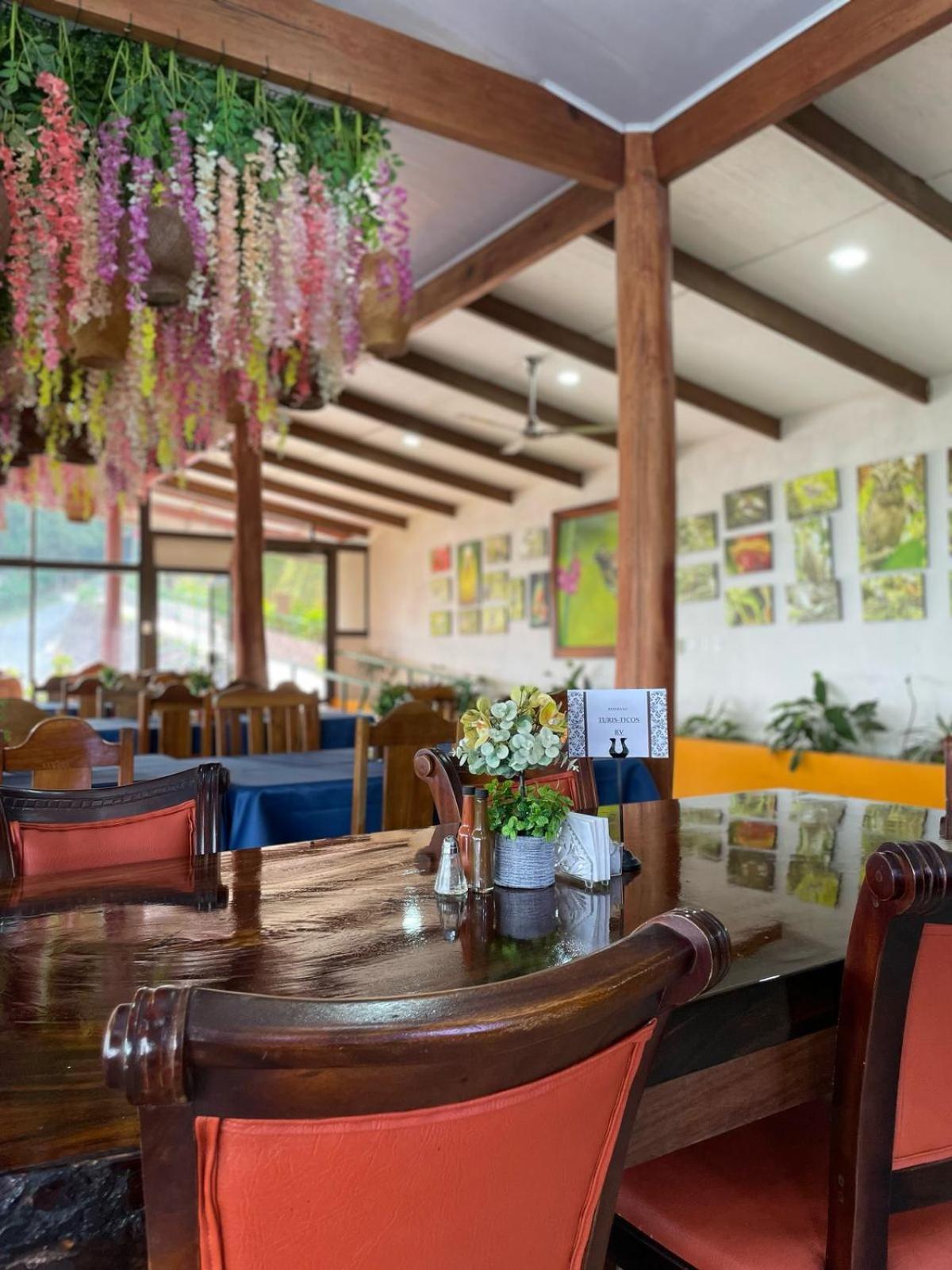 Heliconias Rainforest Lodge