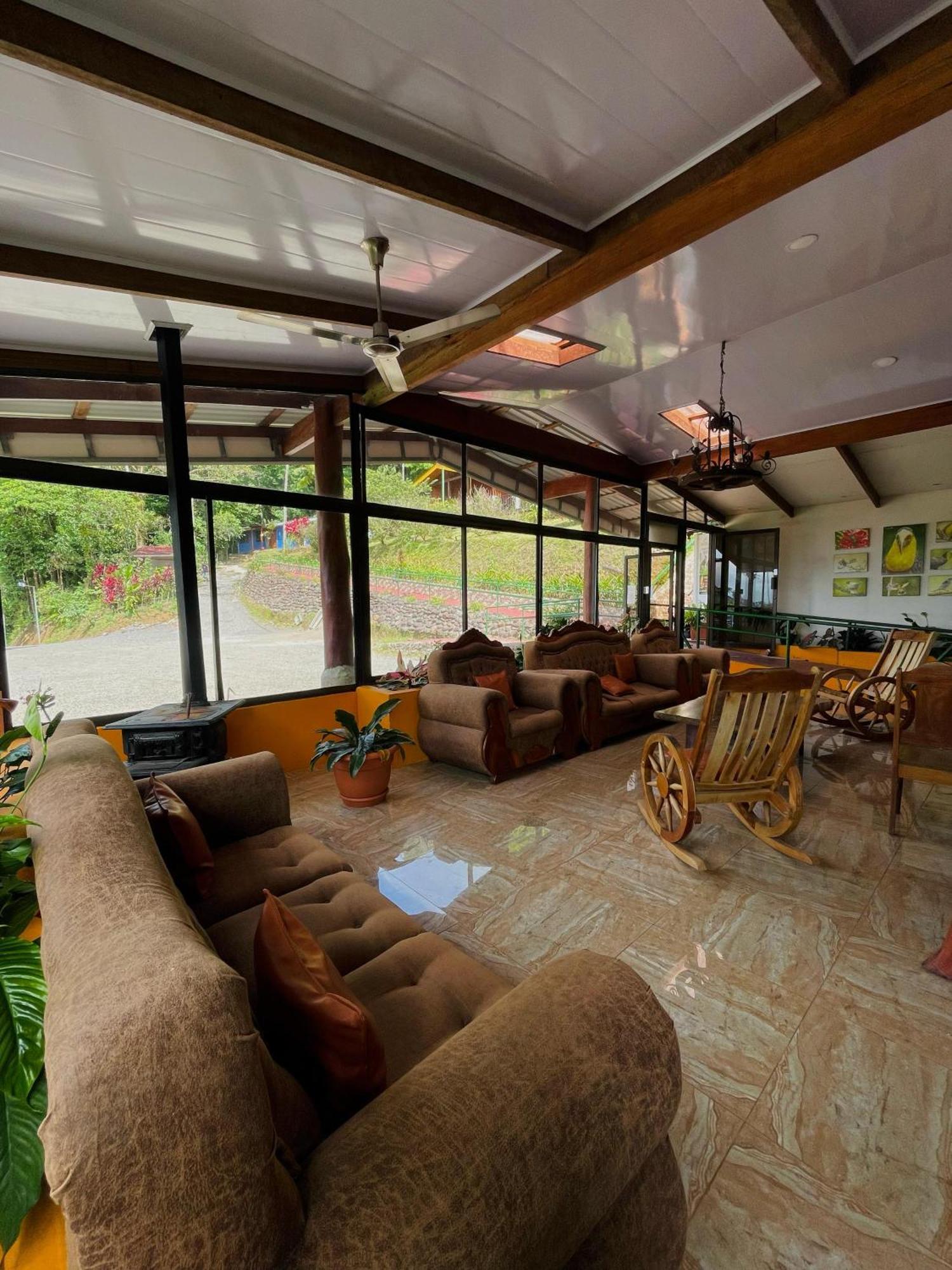 Heliconias Rainforest Lodge